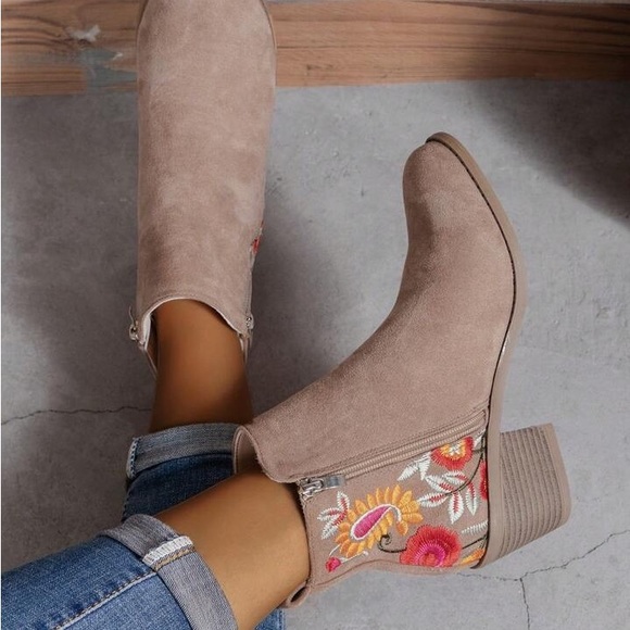 Shoes - Western Embroidered Cowboy Fashion Boots